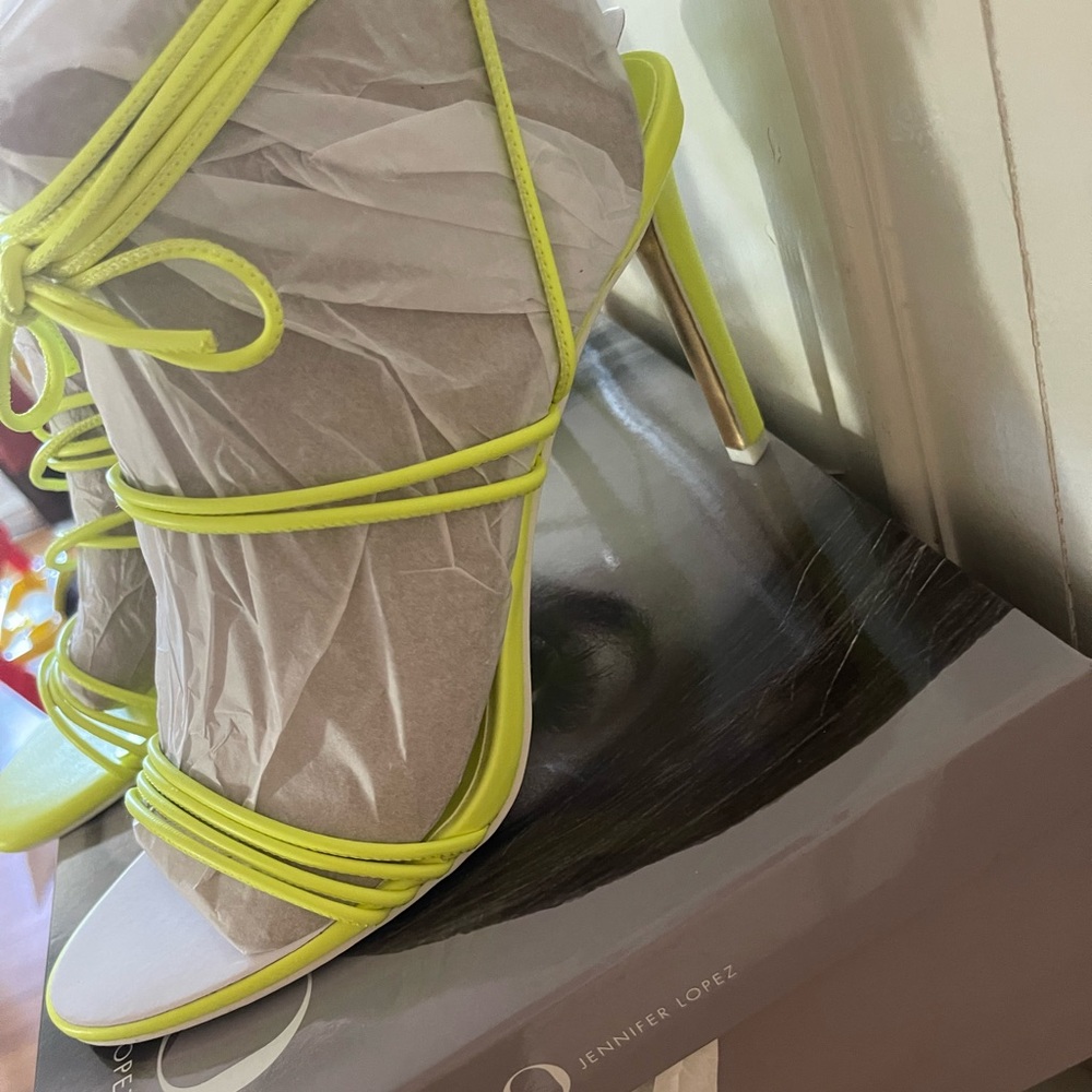 BRAND NEW NEVER WORN!